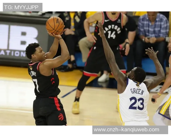 勇士与猛龙激战正酣NBA赛场上演精彩对决引发球迷热议 勇士与猛龙激战正酣NBA赛场上演精彩对决引发球迷热议